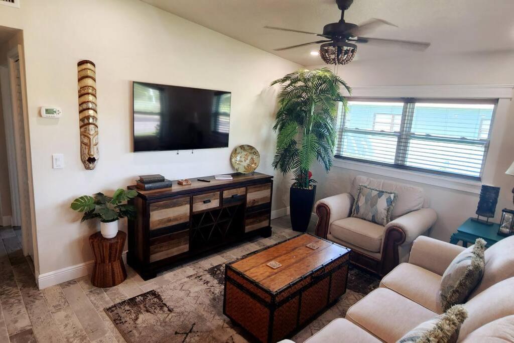 Bali Bungalow - Downtown Cocoa Beach Eksteriør billede
